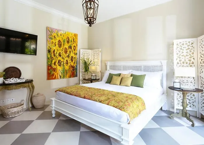 Villa Kayan - Gorgeous 2br Gem, Fabulous Location Steps From Restaurants, Cafes And Shopping Seminyak